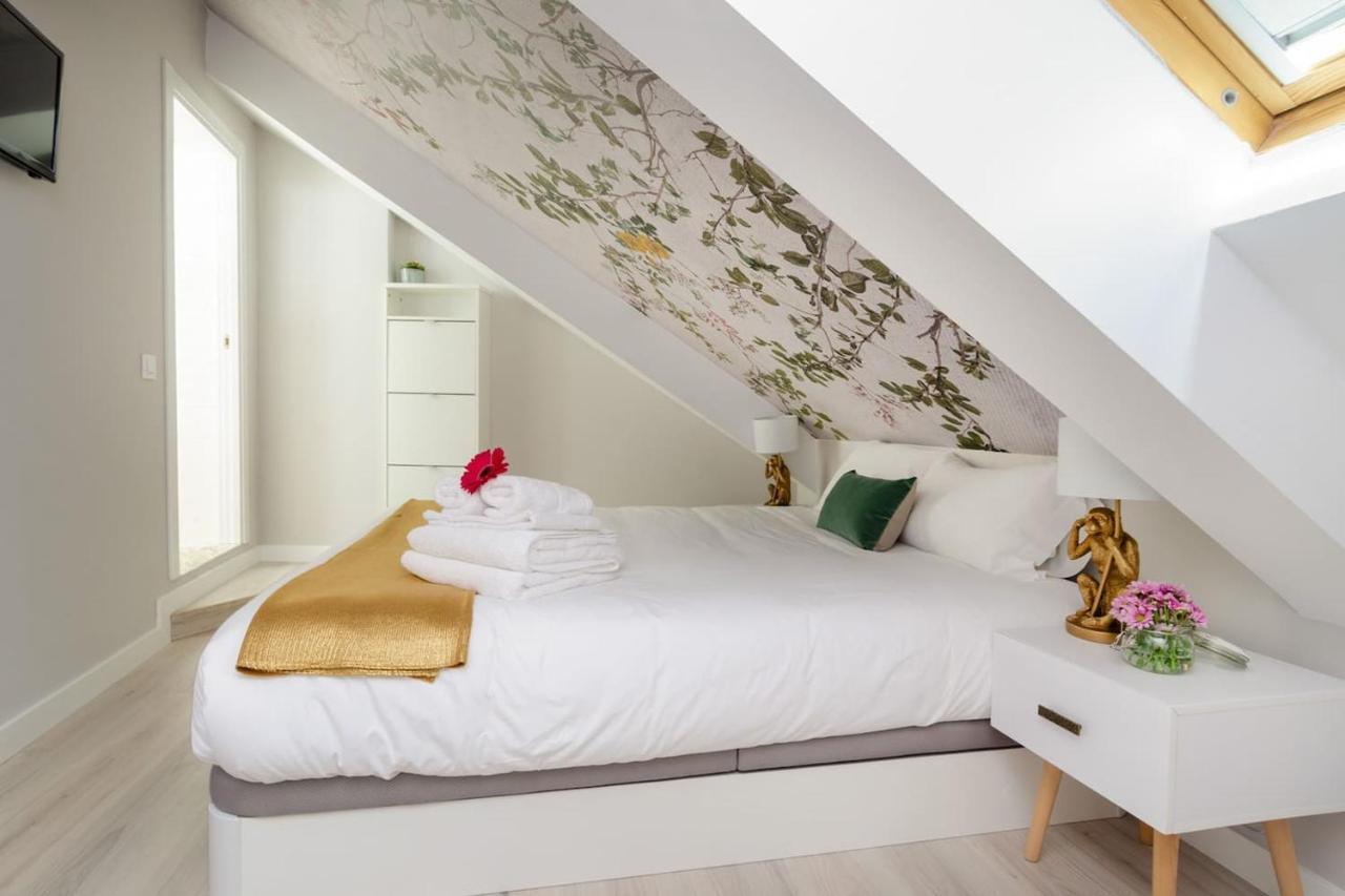 Precioso Atico Con Terraza En El Centro De Madrid Amazing Penthouse In Madrid Center Apartment Exterior foto